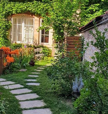 Appartement De Charme Au Coeur De Nevers Exterior photo